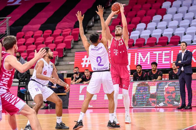easyCredit BBL, Telekom Baskets Bonn vs BG Goettingen, 27 12 2020 Leon Kratzer Telekom Baskets Bonn 21 , easyCredit BBL, Telekom Baskets Bonn vs BG Goettingen on 27 12 2020 at Telekom Dome Bonn, Bonn Nordrhein Westfalen Copyright: xBEAUTIFULxSPORTS Mueller-Laschetx