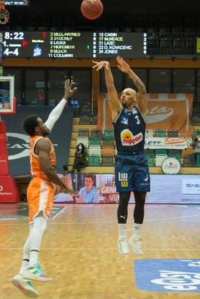 GER, Basketball, RASTA Vechta vs Crailsheim Merlins 27 12 2020, RASTA Dome, Vechta, GER, easy Credit BBL, RASTA Vechta vs s Crailsheim Merlins, in picture Maurice STUCKEY Crailsheim MERLINS 3 Josh YOUNG Rasta Vechta 8 nordphotoxRojahn nph00310
