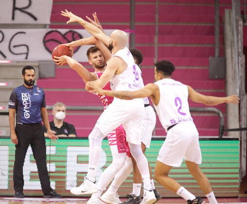 Leon Kratzer Telekom Baskets Bonn vs Dennis Kramer BG Göttingen easyCredit BBL 1 Bundesliga , Season 2020 2021 , Matchday 9