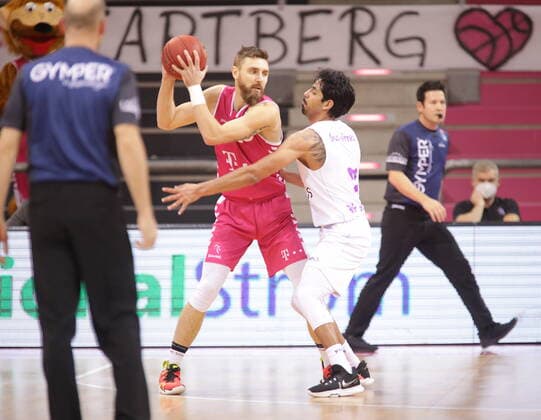Deividas Gailius Telekom Baskets Bonn vs Jorge Gutierrez BG Göttingen easyCredit BBL 1 Bundesliga , Season 2020 2021 , Matchday 9