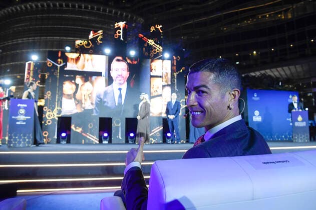 Sport Themen der Woche KW52 Sport Bilder des Tages Foto Fabio Ferrari - LaPresse 27 Dicembre 2020 Dubai ( Emirati Arabi ) Dubai Globe Soccer Award 2020 - Dodicesima Edizione. Nella foto: Best Agent of the century, Jorge Mendes, takes the award Cristiano Ronaldo photo Fabio Ferrari - LaPresse December 27, 20720 Dubai (Unated Arab Emirate) Sport Dubai Globe Soccer Award 2020 - 12th Edition. In the pic: Best Agent of the century,Jorge Mendes, takes the award Cristiano Ronaldo  Copyright: xFabioxFerrari LaPressex