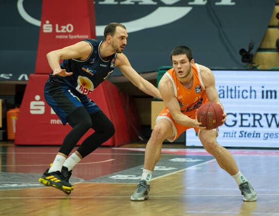 GER, Basketball, RASTA Vechta vs Crailsheim Merlins 27 12 2020, RASTA Dome, Vechta, GER, easy Credit BBL, RASTA Vechta vs s Crailsheim Merlins, in picture Will VORHEES Rasta Vechta 41 Dejan KOVACEVIC Crailsheim MERLINS 22 nordphotoxRojahn nph00310
