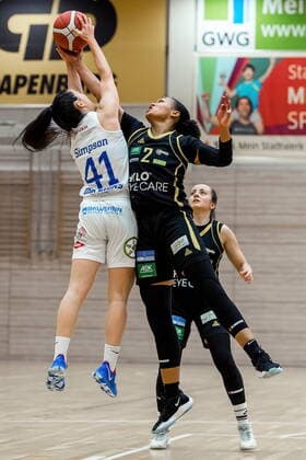 Eilidh Simpson 41, GISA Lions SV Halle vs Chelsea Waters Saarlouis GISA Lions SV Halle vs inexio Royals from Saarlouis Basketball 1 Bundesliga ERDGAS Sportarena Halle Saale 27 12 2020 Foto Holger John Sachsen Anhalt Germany