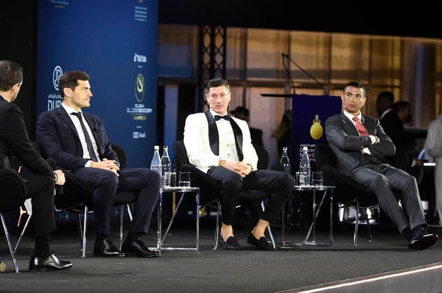Foto Fabio Ferrari - LaPresse 27 Dicembre 2020 Dubai ( Emirati Arabi ) 15ma edizione di Dubai International Sports Conference - Globe Soccer Award 2020 Nella foto:Iker Casillas, Robert Lewandowski, Cristiano Ronaldo photo Fabio Ferrari LaPresse December 27, 2020 Dubai (Unated Arab Emirate) Sport 15th edition of the Dubai International Sports Conference - - Globe Soccer Award 2019 In the pic:Iker Casillas, Robert Lewandowski, Cristiano Ronaldo  Copyright: xLaPresse xFabioxFerrarix