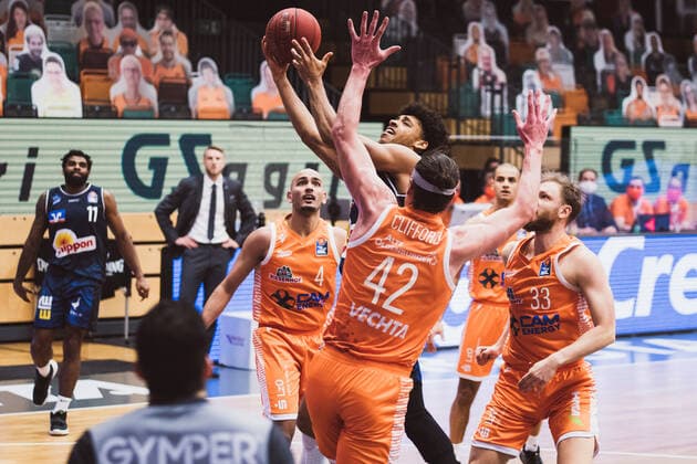 easyCredit BBL 9 Matchday RASTA Vechta vs HAKRO Merlins Crailsheim, 27 12 2020 Stefan Peno RASTA Vechta, 4 , Haywood Highsmith HAKRO Merlins Crailsheim, 7 , Dennis Clifford RASTA Vechta, 42 easyCredit BBL 9 Matchday RASTA Vechta vs HAKRO Merlins Crailsheim on 27 12 2020 in Vechta RASTA Dome , Germany, Copyright: xBEAUTIFULxSPORTS Neddermannx