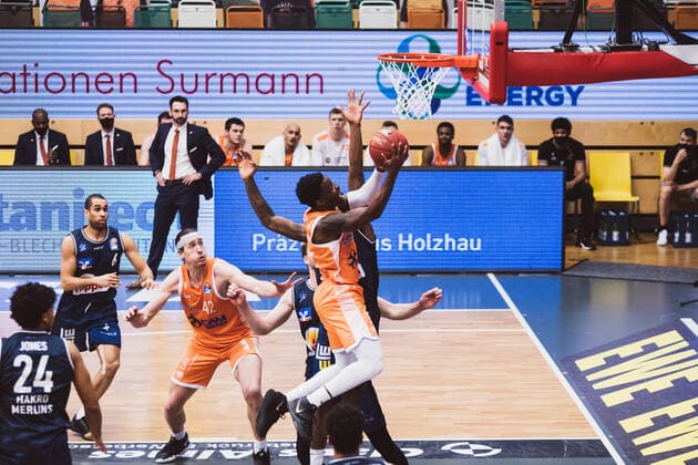easyCredit BBL 9 Matchday RASTA Vechta vs HAKRO Merlins Crailsheim, 27 12 2020 Ikenna Ugochukwu Iroegbu RASTA Vechta, 2 easyCredit BBL 9 Matchday RASTA Vechta vs HAKRO Merlins Crailsheim on 27 12 2020 in Vechta RASTA Dome , Germany, Copyright: xBEAUTIFULxSPORTS Neddermannx