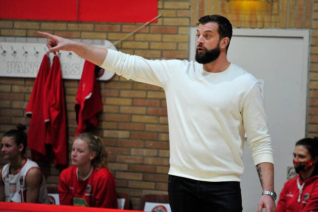 Basketball DBBL 10 Matchday GiroLive Panthers Osnabrück Eisvögel USC Freiburg on 27 12 2020 in the OSC Hall in Osnabrück Sporting Director Sasa Cuic Osnabrück BK