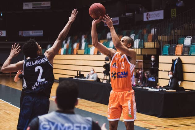 easyCredit BBL Matchday 9 RASTA Vechta vs HAKRO Merlins Crailsheim, 27 12 2020 Trae Bell Haynes HAKRO Merlins Crailsheim, 2 , Jean Salumu RASTA Vechta, 13 easyCredit BBL Matchday 9 RASTA Vechta vs HAKRO Merlins Crailsheim on 27 12 2020 in Vechta RASTA Dome , Germany, Copyright: xBEAUTIFULxSPORTS Neddermannx
