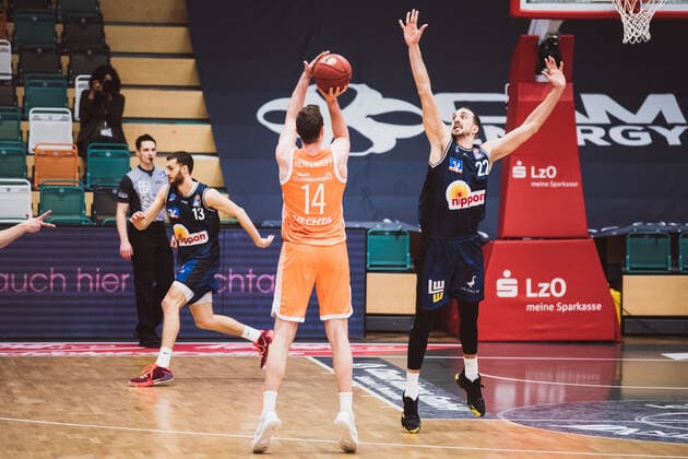 easyCredit BBL Matchday 9 RASTA Vechta vs HAKRO Merlins Crailsheim, 27 12 2020 Philipp Herkenhoff RASTA Vechta, 14 , Dejan Kovacevic HAKRO Merlins Crailsheim, 22 easyCredit BBL Matchday 9 RASTA Vechta vs HAKRO Merlins Crailsheim on 27 12 2020 in Vechta RASTA Dome , Germany, Copyright: xBEAUTIFULxSPORTS Neddermannx