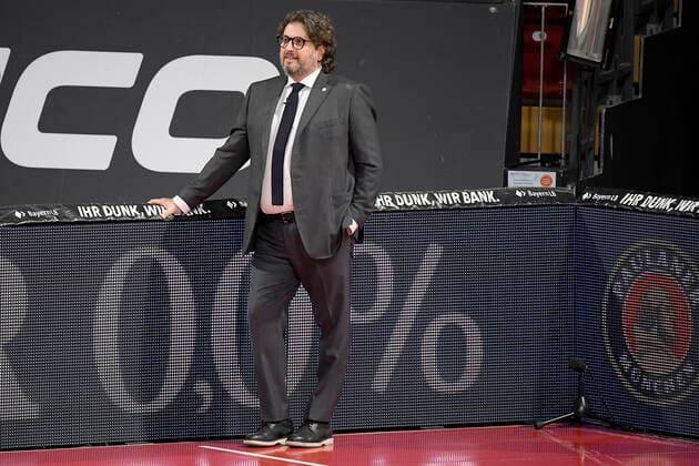 27 12 2020, xemx, Basketball BBL Bundesliga, FC Bayern Muenchen Basketball Brose Bamberg emspor, v l Head Coach Andrea Trinchieri FC Bayern Basketball Muenchen