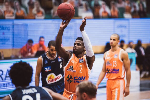 easyCredit BBL 9 Matchday RASTA Vechta vs HAKRO Merlins Crailsheim, 27 12 2020 Ikenna Ugochukwu Iroegbu RASTA Vechta, 2 easyCredit BBL 9 Matchday RASTA Vechta vs HAKRO Merlins Crailsheim on 27 12 2020 in Vechta RASTA Dome , Germany, Copyright: xBEAUTIFULxSPORTS Neddermannx