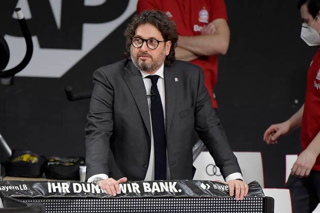 27 12 2020, xemx, Basketball BBL Bundesliga, FC Bayern Muenchen Basketball Brose Bamberg emspor, v l Head Coach Andrea Trinchieri FC Bayern Basketball Muenchen