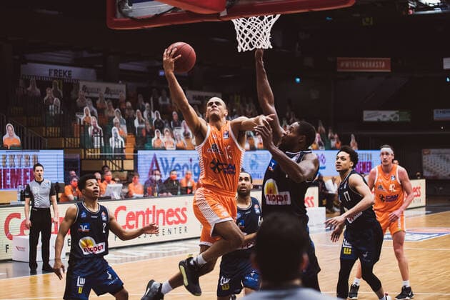 easyCredit BBL 9 Matchday RASTA Vechta vs HAKRO Merlins Crailsheim, 27 12 2020 Jean Salumu RASTA Vechta, 13 , Haywood Highsmith HAKRO Merlins Crailsheim, 7 easyCredit BBL 9 Matchday RASTA Vechta vs HAKRO Merlins Crailsheim on 27 12 2020 in Vechta RASTA Dome , Germany, Copyright: xBEAUTIFULxSPORTS Neddermannx