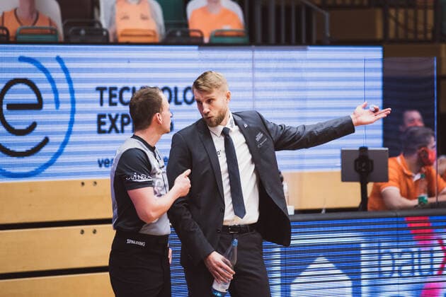 easyCredit BBL 9 Matchday RASTA Vechta vs HAKRO Merlins Crailsheim, 27 12 2020 Tuomas Iisalo HAKRO Merlins Crailsheim, Head Coach easyCredit BBL 9 Matchday RASTA Vechta vs HAKRO Merlins Crailsheim on 27 12 2020 in Vechta RASTA Dome , Germany, Copyright: xBEAUTIFULxSPORTS Neddermannx