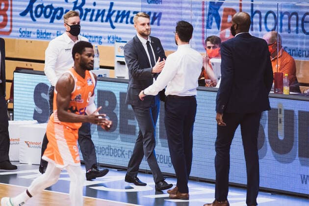 easyCredit BBL Matchday 9 RASTA Vechta vs HAKRO Merlins Crailsheim, 27 12 2020 Tuomas Iisalo HAKRO Merlins Crailsheim, Head Coach , Thomas Paech RASTA Vechta, Head Coach easyCredit BBL Matchday 9 RASTA Vechta vs HAKRO Merlins Crailsheim on 27 12 2020 in Vechta RASTA Dome , Germany, Copyright: xBEAUTIFULxSPORTS Neddermannx