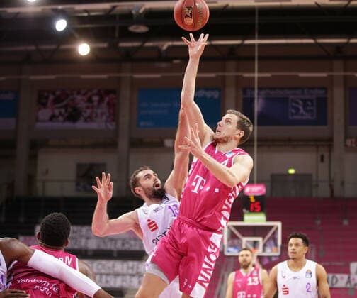 Strahinja Micovic Telekom Baskets Bonn vs Harper Kamp BG Göttingen easyCredit BBL 1 Bundesliga , Season 2020 2021 , Matchday 9