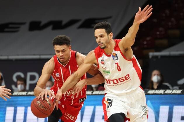 Wade BALDWIN IV 2 FCBB vs Dominic LOCKHART 3, BA Basketball, FC Bayern Bamberg, Bundesliga, 2020 2021 season, on 27 12 2020 in Munich, A U D I D O M E, Germany Source Copyright Credit Oryk HAIST. xx