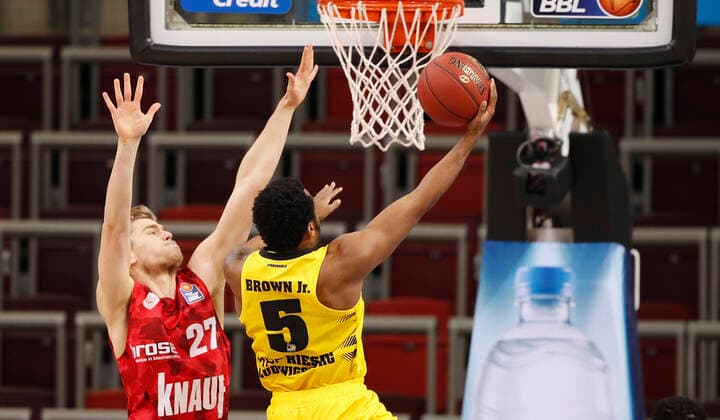 Germany, Ludwigsburg, MHPArena, 27 12 2020, emspor, emonline, despor, deonline, MHP RIESEN Ludwigsburg s Oliver Wuerzburg, Basketball, BBL Picture f li Jonas Weitzel s Oliver Wuerzburg and Barry Brown Jr MHP RIESEN DFL REGULATIONS PROHIBIT ANY USE OF PHOTOGRAPHS AS IMAGE SEQUENCES AND OR QUASI VIDEO Copyright: HMBxMedia xHeikoxBecker