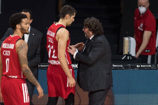 Basketball, BBL, 20201227, FC Bayern Munich brose Bamberg In the picture Diego FLACCADORI FC Bayern Munich, 12 and Head Coach of FC Bayern Munich Andrea TRINCHIERI Munich Audi Dome Bayern Germany Copyright: Passion2Press.dex xMarkusxFischerx