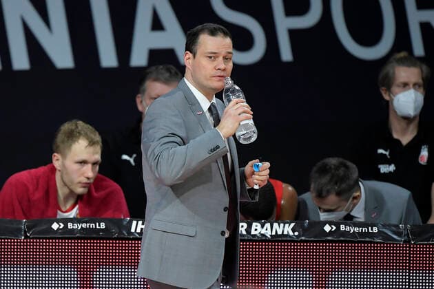 27 12 2020, xemx, Basketball BBL Bundesliga, FC Bayern Muenchen Basketball Brose Bamberg emspor, v l Head Coach Johan Roijakkers Brose Bamberg Muenchen