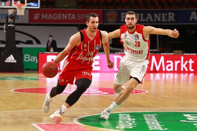 16 Paul Zipser FCBB, vs 20 Chase Fieler, Bamberg basketball, 1 Bundesliga, BBL, FC Bayern Munich, Brose Bamberg, Audi Dome, 27 12 2020 PHOTO Mladen Lackovic LakoPress