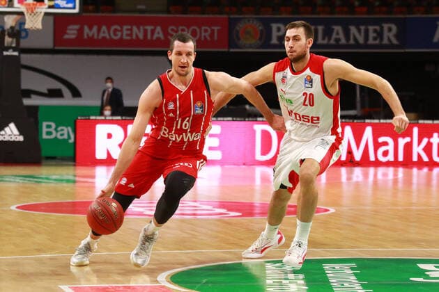 16 Paul Zipser FCBB, vs 20 Chase Fieler, Bamberg basketball, 1 Bundesliga, BBL, FC Bayern Munich, Brose Bamberg, Audi Dome, 27 12 2020 PHOTO Mladen Lackovic LakoPress