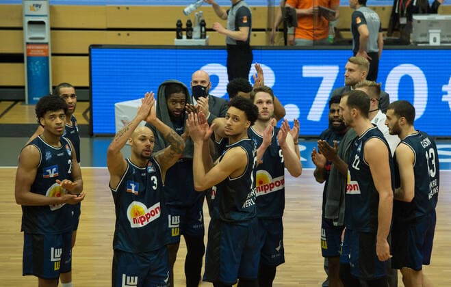 GER, Basketball, RASTA Vechta vs Crailsheim Merlins 27 12 2020, RASTA Dome, Vechta, GER, easy Credit BBL, RASTA Vechta vs s Crailsheim Merlins, in the picture thanks to the ghost spectators in the hall Merlins nordphotoxRojahn nph00310