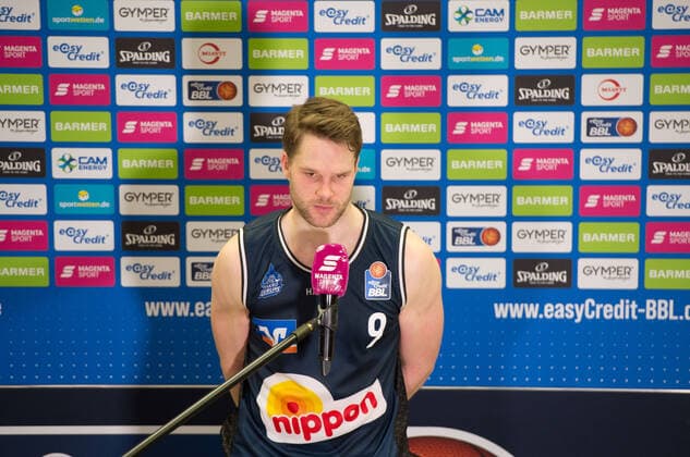 GER, Basketball, RASTA Vechta vs Crailsheim Merlins 27 12 2020, RASTA Dome, Vechta, GER, easy Credit BBL, RASTA Vechta vs s Crailsheim Merlins, pictured after the game on TV station Fabian BLECK Crailsheim MERLINS 9 nordphotoxRojahn nph00310