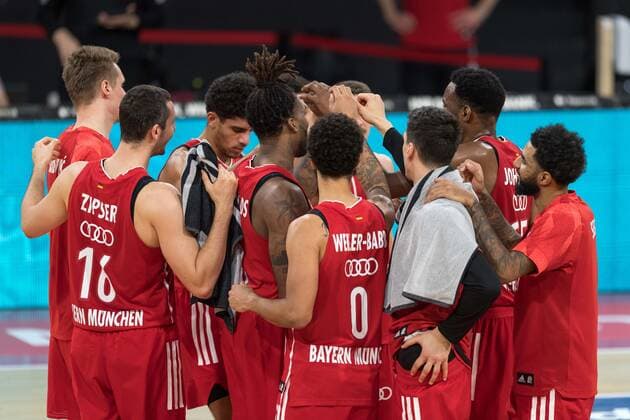 Basketball, BBL, 20201227, FC Bayern Munich brose Bamberg In the picture the Bavarians in the circle after game Munich Audi Dome Bavaria Germany Copyright: Passion2Press.dex xMarkusxFischerx