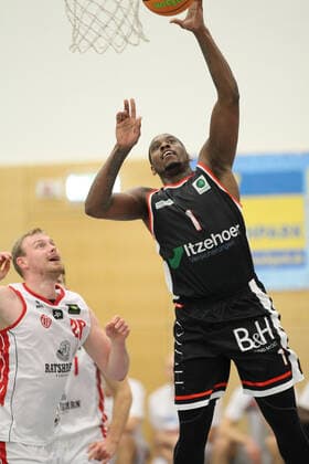 ProB BARMER 2 Basketball Bundesliga, 11 Matchday, ETV Hamburg Itzehoe Eagles 79 90 Vladimir Migunov ETV, l , Christopher Hooper Eimsbüttel Hamburg