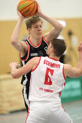 ProB BARMER 2 Basketball Bundesliga, 11 Matchday, ETV Hamburg Itzehoe Eagles 79 90 , Tobias Möller Itzehoe, l , Leonard Eckmann Eimsbüttel Hamburg