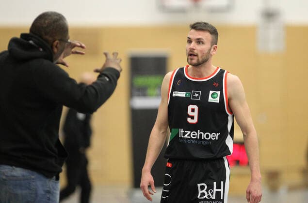 ProB BARMER 2 Basketball Bundesliga, 11 Matchday, ETV Hamburg Itzehoe Eagles 79 90 Itzehoe Coach Patrick Pat Elzie l , Johannes Konradt Eimsbüttel Hamburg