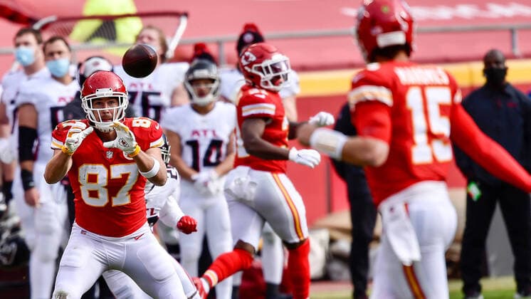 December 20, 2020, Kansas City, MO: Kansas City Chiefs tight end Travis Kelce catches a pass thrown by quarterback Patrick Mahomes in the first half against the Atlanta Falcons Sunday, December 27, 2020, at Arrowhead Stadium in Kansas City, Missouri. Kansas City - ZUMAm67_ 20201220_zaf_m67_238 Copyright: xJillxToyoshibax