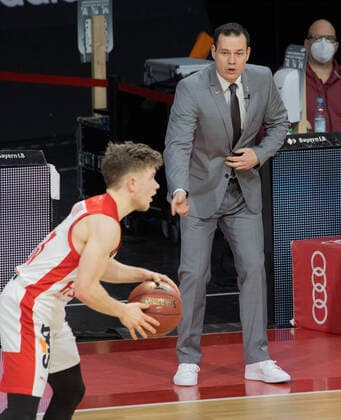 Bamberg coach Johan ROIJAKKERS and Bennet HUNDT 33, BA Basketball, FC Bayern Bamberg, Bundesliga, season 2020 2021, on 27 12 2020 in Munich, A U D I D O M E, Germany Source Copyright Credit Oryk HAIST xx