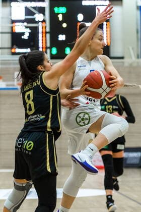 Laura Schinkel 07, GISA Lions SV Halle vs Andrea Andelova Saarlouis GISA Lions SV Halle vs inexio Royals from Saarlouis Basketball 1 Bundesliga ERDGAS Sportarena Halle Saale 27 12 2020 Foto Holger John Sachsen Anhalt Germany