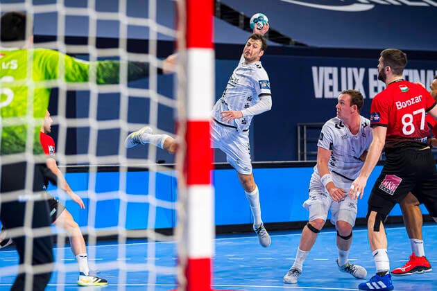 Cologne, Germany 28 December 2020 Handball CL Final4 19 20 Semifinal THW Kiel vs Telekom Veszprem HC v li Rodrigo Corrales Rodal Veszprem HC , Domagoj Duvnjak THW Kiel , Sander Sagosen THW Kiel Cologne Lanxess Arena North Rhine-Westphalia Germany