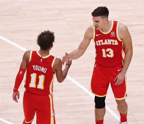 December 28, 2020, Atlanta, GA, USA: Atlanta Hawks Trae Young and Bogdan Bogdanovic celebrate during a 128-120 home opening victory over the Detroit Pistons in a NBA, Basketball Herren, USA basketball game on Monday, Dec. 28, 2020, in Atlanta. Atlanta USA - ZUMAm67_ 0109192749st Copyright: xCurtisxComptonx xCurtis.Comptonx