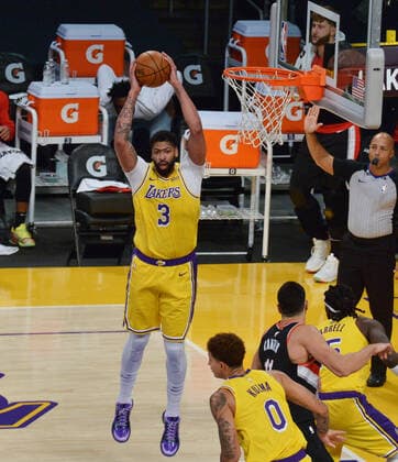 Los Angeles Lakers Anthony Davis pulls down a rebound against the Portland Trail Blazers during the second half at Staples Center in Los Angeles on Monday, December 28, 2020. The Trail Blazers defeated the Lakers 115-107.  LAP2020122818 JIMxRUYMEN