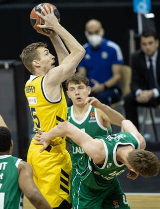 Basketball Euroleague, Alba Berlin Zalgiris Kaunas, Main Round, Matchday 17, Mercedes Benz Arena ALBAs Niels Giffey l jumps to the basket against Marius Grigonis of Zalgiris Kaunas ALBA Berlin Zalgiris Kaunas