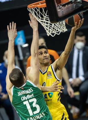 Basketball Euroleague, Alba Berlin Zalgiris Kaunas, Main Round, Matchday 17, Mercedes Benz Arena ALBAs Maodo Lo r jumps with the ball to the basket against Paulius Jankunas of Zalgiris Kaunas ALBA Berlin Zalgiris Kaunas