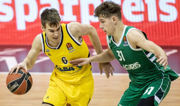 Basketball Euroleague, Alba Berlin Zalgiris Kaunas, Main Round, Matchday 17, Mercedes Benz Arena ALBAs Malte Delow l fights for the ball against Rokas Jokubaitis of Zalgiris Kaunas ALBA Berlin Zalgiris Kaunas