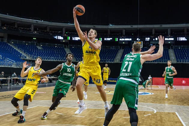 Basketball Berlin 29 12 2020 Season 2020 2021 Euroleague Regular Season Round 17 Alba Berlin vs Zalgiris Kaunas Luke Sikma Alba Berlin, No 43 Nigel Hayes Kaunas, No 10 Arturas Milaknis Kaunas, No 21