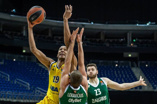 Basketball Berlin 29 12 2020 Season 2020 2021 Euroleague Regular Season Round 17 Alba Berlin vs Zalgiris Kaunas Louis Olinde Alba Berlin, No 19 Lukas Lekavicius Kaunas, No 04 Martinas Geben Kaunas, No 23