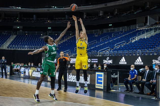 Basketball Berlin 29 12 2020 Season 2020 2021 Euroleague Regular Season Round 17 Alba Berlin vs Zalgiris Kaunas Niels Giffey Alba Berlin, No 05 Nigel Hayes Kaunas, No 10