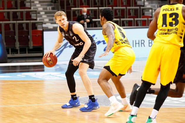 BBL easyCredit Basketball Bundesliga season 2020 2021 10 matchday on Tuesday, December 29, 2020 at the MHPArena in Ludwigsburg MHP RIESEN Ludwigsburg Hamburg Towers v l Jordan Swing Towers , Barry Brown Jr Ludwigsburg MHP RIESEN Ludwigsburg Hamburg Towers
