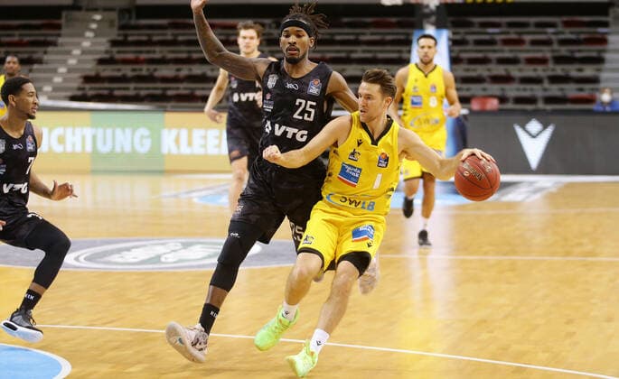 Ludwigsburg , Basketball easyCredit BBL Bundesliga , MHP RIESEN Ludwigsburg vs Hamburg Towers , from left Terry Allen Towers Jordan Hulls Riesen