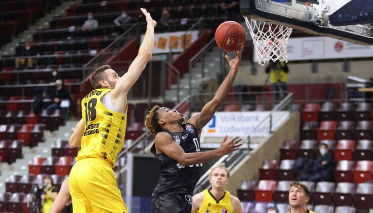 Ludwigsburg , Basketball easyCredit BBL Bundesliga , MHP RIESEN Ludwigsburg vs Hamburg Towers , from left Jonas Wohlfarth Bottermann Riesen T J Shorts Towers