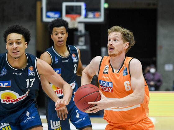 Jamuni McNeace HAKRO Merlins Crailsheim at the basket against Isaiah Wilkins Ratiopharm Ulm , GER, HAKRO Merlins Crailsheim vs Ratiopharm Ulm, 29 12 2020, 10 Spieltag easycredit Basketball Bundesliga, Spielzeit 2020 2021 GER, HAKRO Merlins Crailsheim vs Ratiopharm Ulm, 29 12 2020, 10 Spieltag easycredit Basketball Bundesliga, Spielzeit 2020 2021 Crailsheim Copyright: xEibnerxPressefoto MichaelxMemmlex EP_MMR