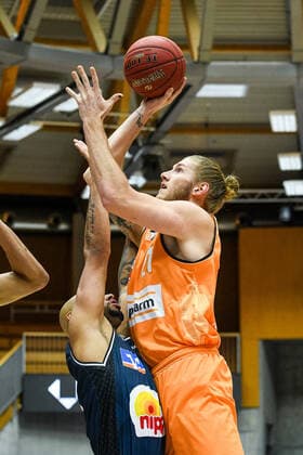 Jamuni McNeace HAKRO Merlins Crailsheim at the basket against Isaiah Wilkins Ratiopharm Ulm , GER, HAKRO Merlins Crailsheim vs Ratiopharm Ulm, 29 12 2020, 10 Spieltag easycredit Basketball Bundesliga, Spielzeit 2020 2021 GER, HAKRO Merlins Crailsheim vs Ratiopharm Ulm, 29 12 2020, 10 Spieltag easycredit Basketball Bundesliga, Spielzeit 2020 2021 Crailsheim Copyright: xEibnerxPressefoto MichaelxMemmlex EP_MMR
