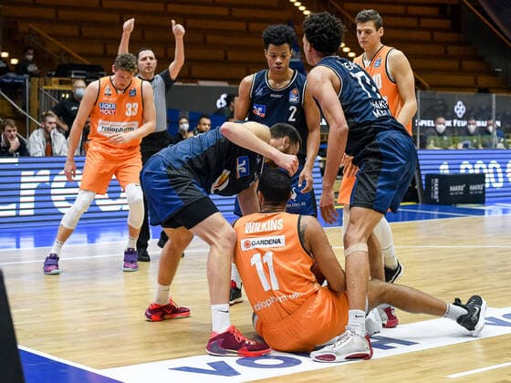 Jamuni McNeace HAKRO Merlins Crailsheim at the basket against Isaiah Wilkins Ratiopharm Ulm , GER, HAKRO Merlins Crailsheim vs Ratiopharm Ulm, 29 12 2020, 10 Spieltag easycredit Basketball Bundesliga, Spielzeit 2020 2021 GER, HAKRO Merlins Crailsheim vs Ratiopharm Ulm, 29 12 2020, 10 Spieltag easycredit Basketball Bundesliga, Spielzeit 2020 2021 Crailsheim Copyright: xEibnerxPressefoto MichaelxMemmlex EP_MMR